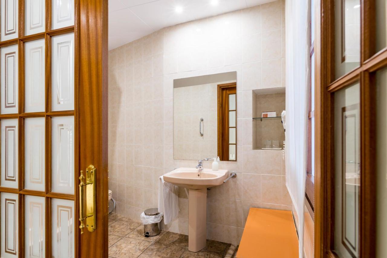 Hotel Capri ตอสซาเดมาร์ ภายนอก รูปภาพ