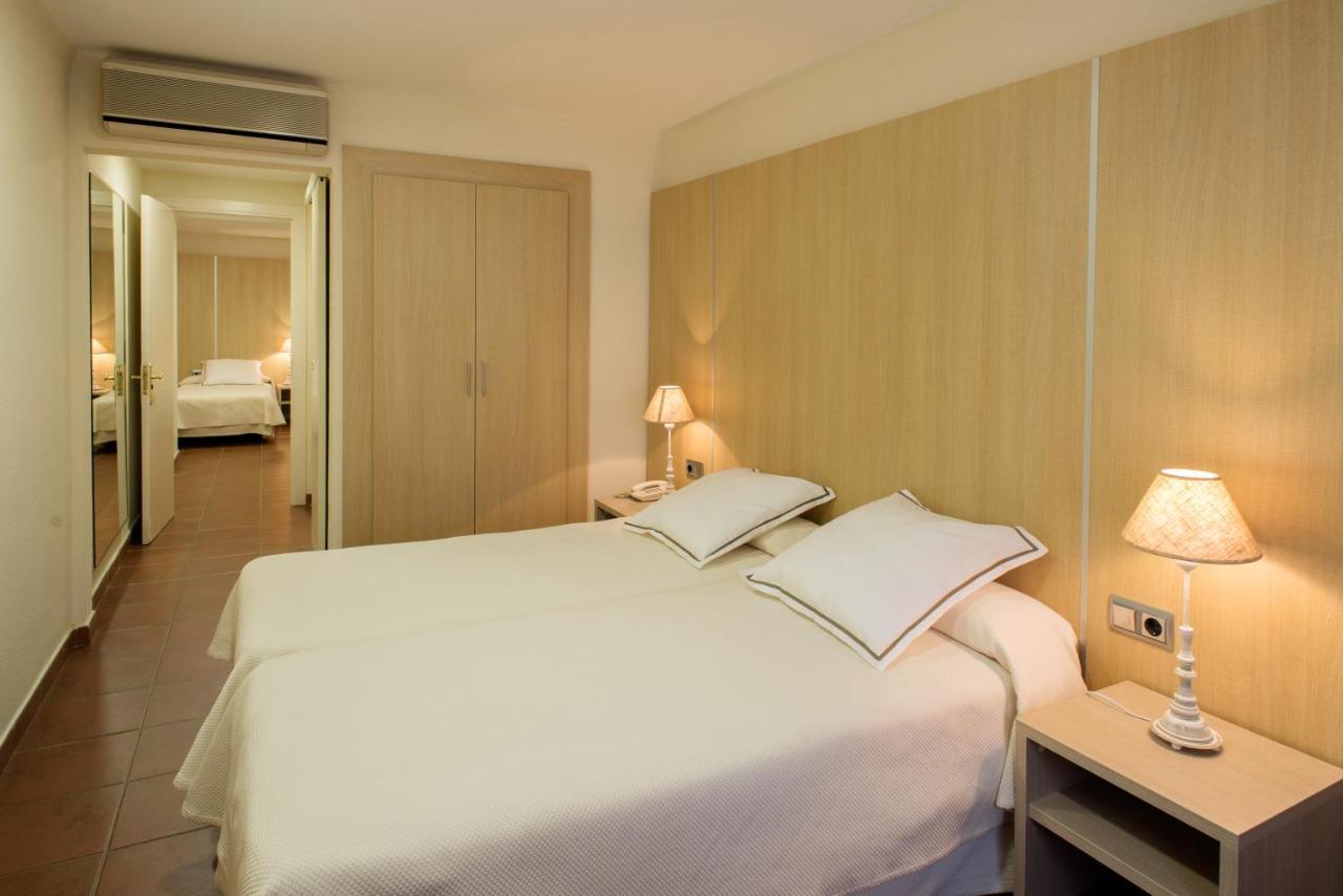 Hotel Capri ตอสซาเดมาร์ ภายนอก รูปภาพ
