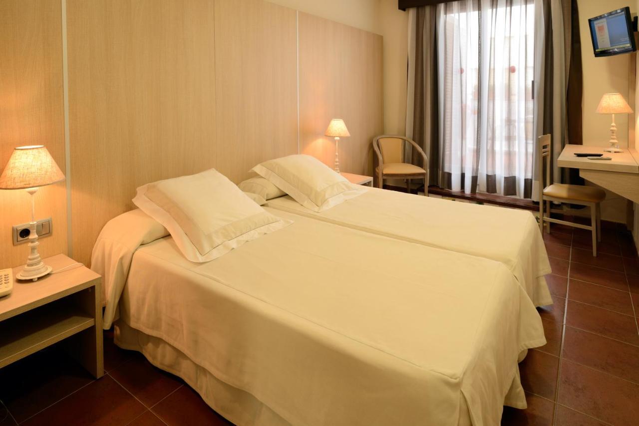Hotel Capri ตอสซาเดมาร์ ภายนอก รูปภาพ