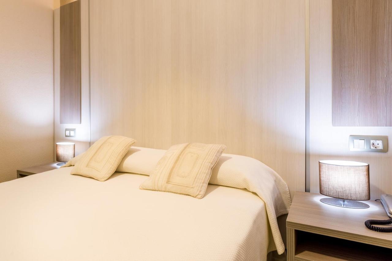 Hotel Capri ตอสซาเดมาร์ ภายนอก รูปภาพ