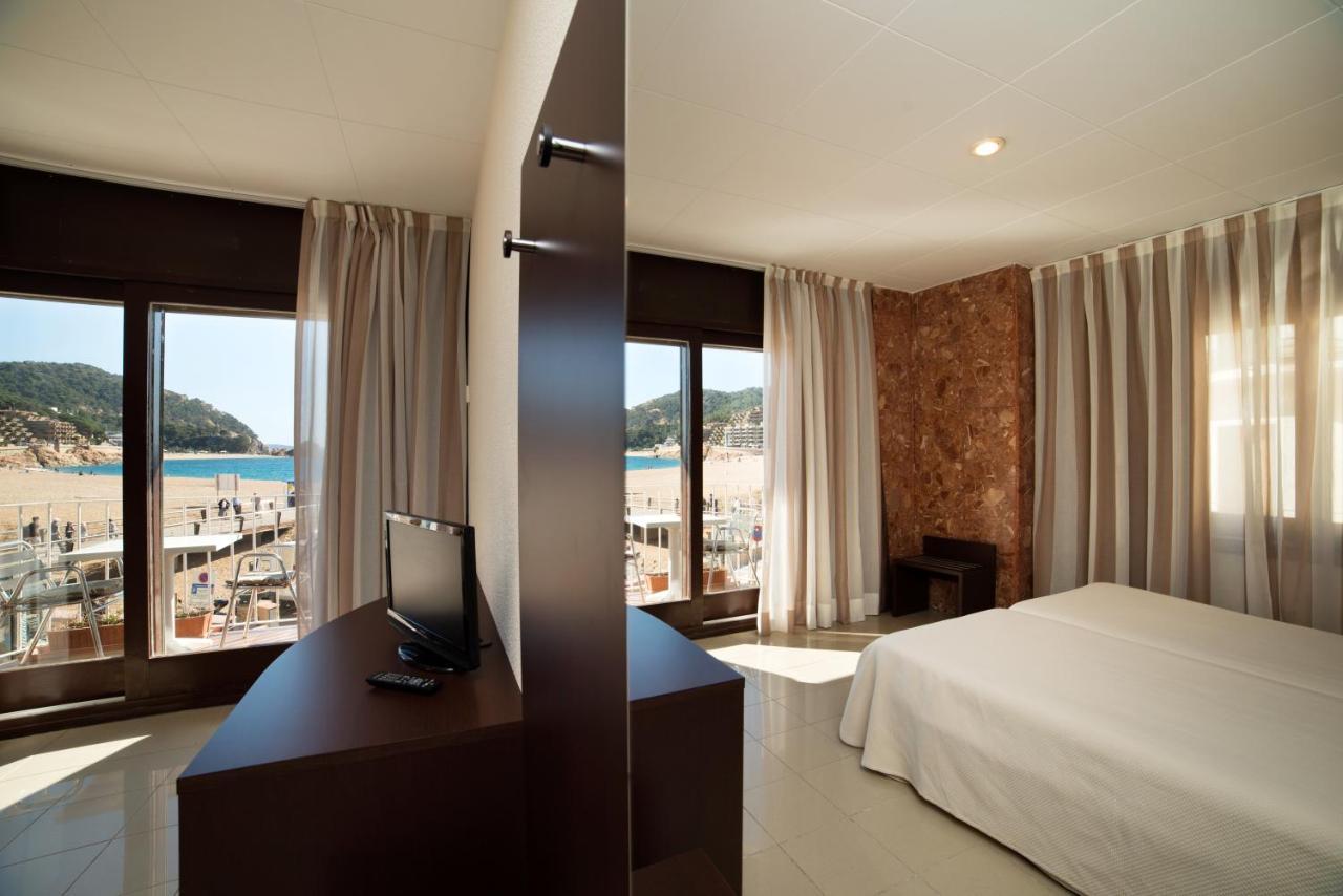 Hotel Capri ตอสซาเดมาร์ ภายนอก รูปภาพ