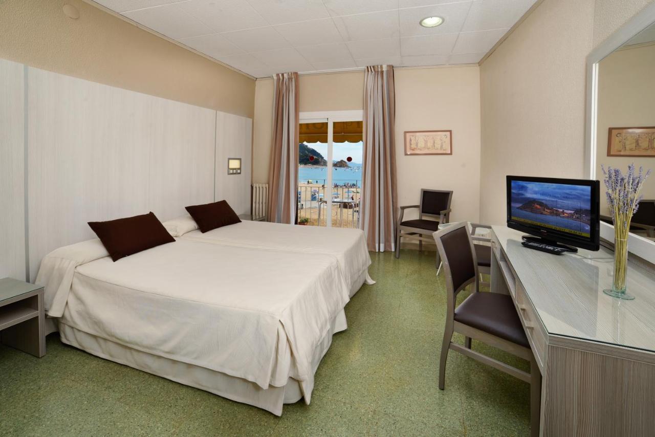 Hotel Capri ตอสซาเดมาร์ ภายนอก รูปภาพ