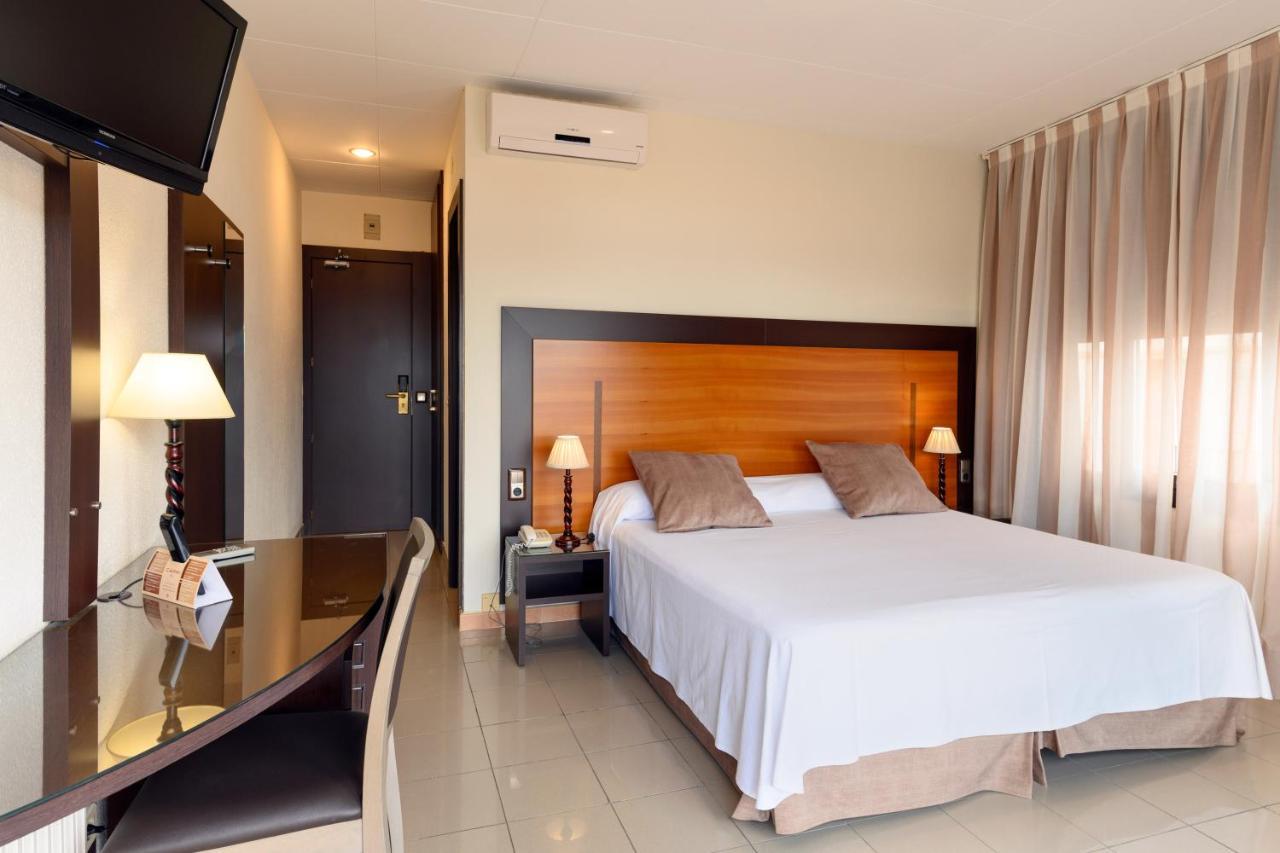 Hotel Capri ตอสซาเดมาร์ ภายนอก รูปภาพ
