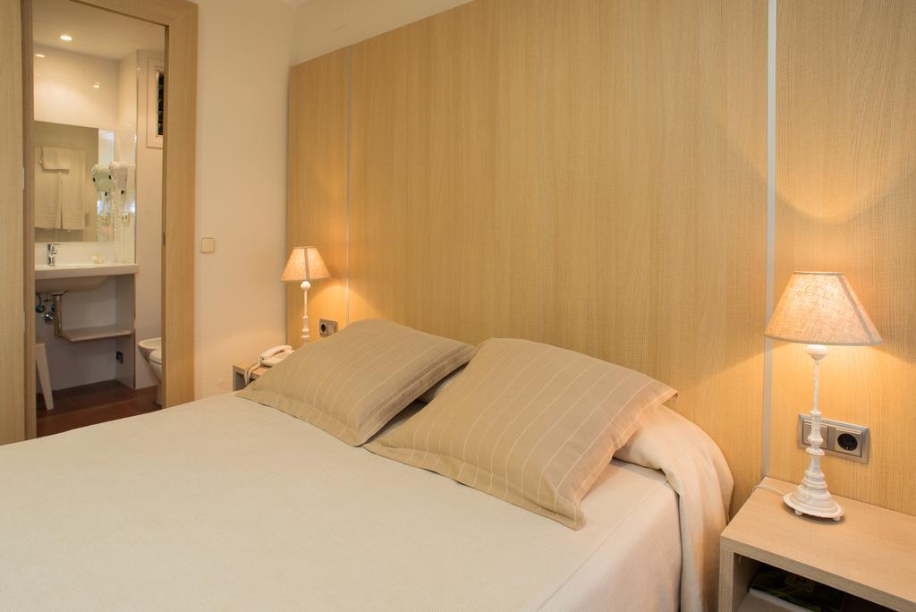 Hotel Capri ตอสซาเดมาร์ ภายนอก รูปภาพ