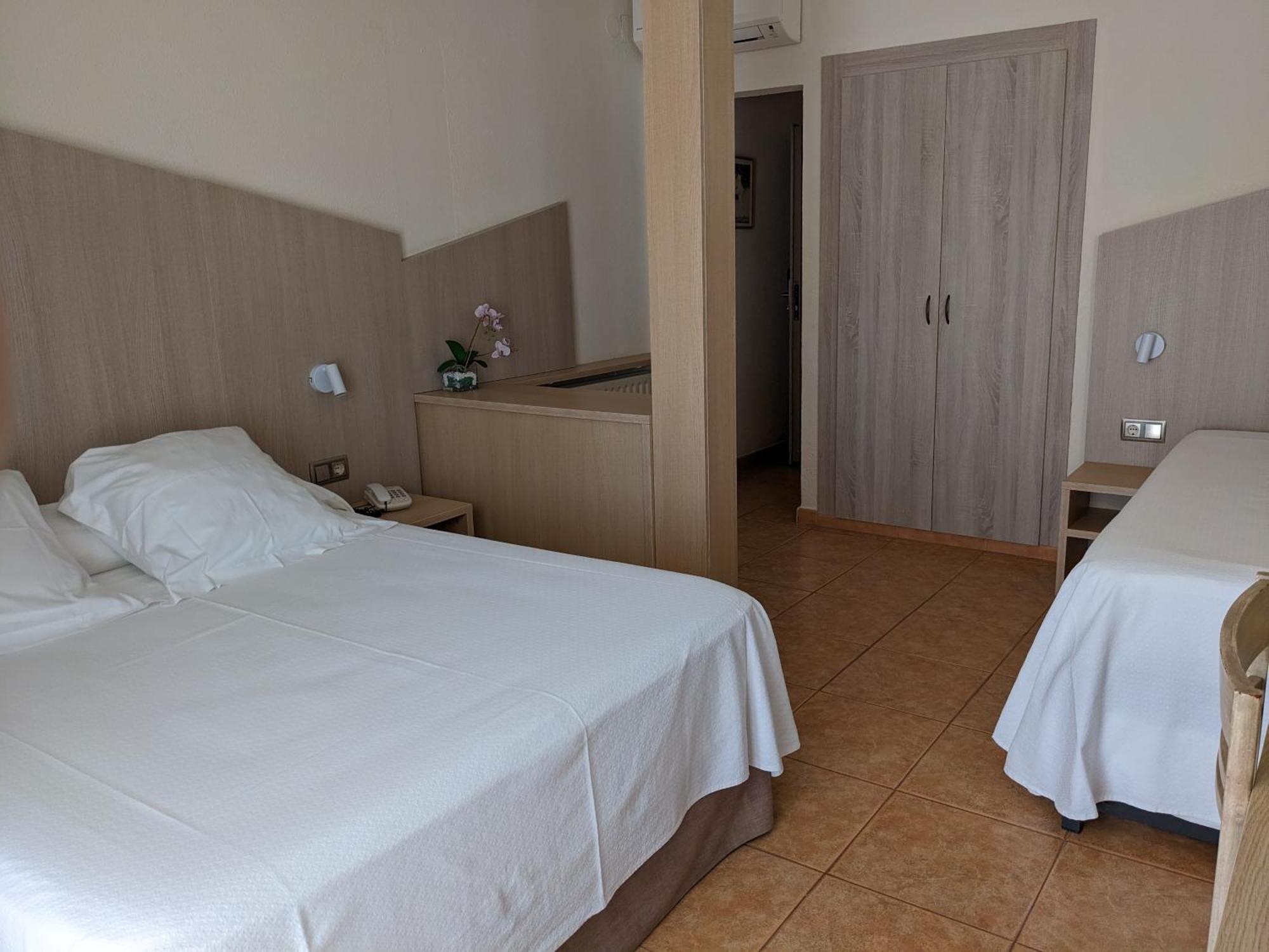 Hotel Capri ตอสซาเดมาร์ ภายนอก รูปภาพ