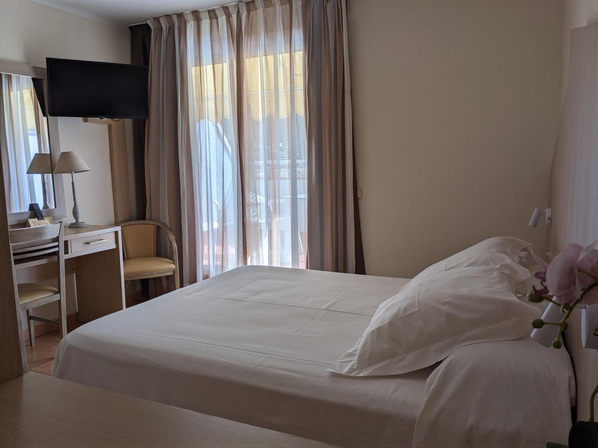 Hotel Capri ตอสซาเดมาร์ ภายนอก รูปภาพ