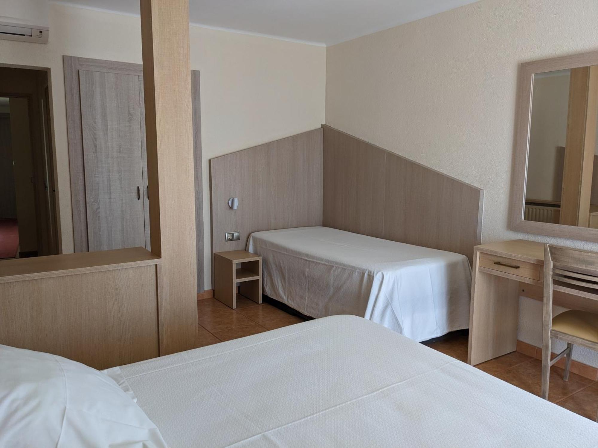 Hotel Capri ตอสซาเดมาร์ ภายนอก รูปภาพ