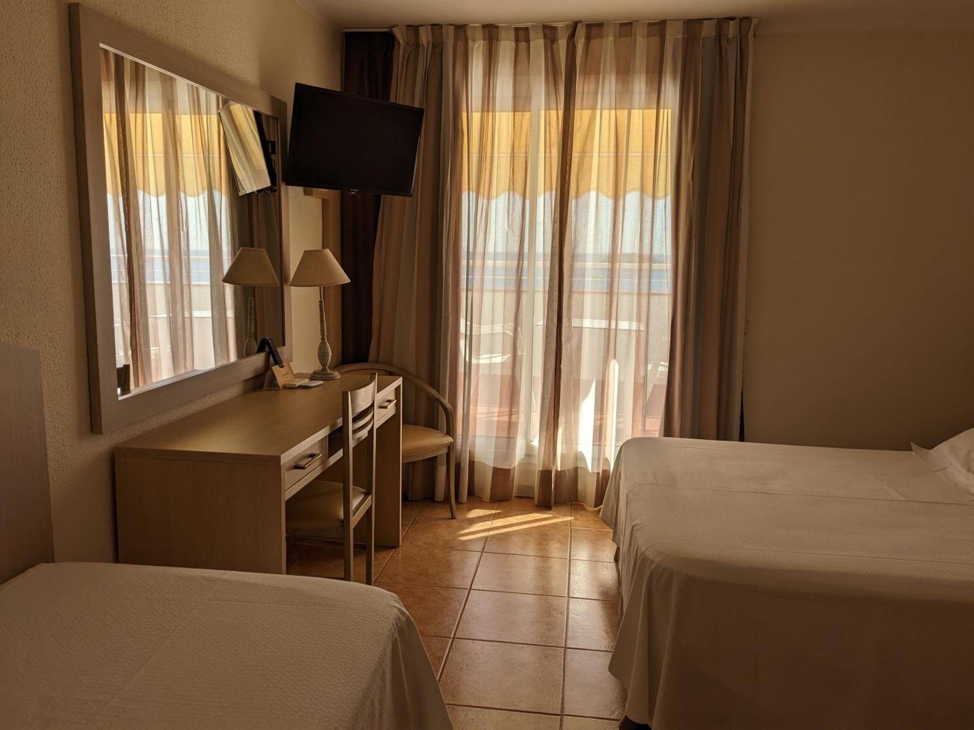 Hotel Capri ตอสซาเดมาร์ ภายนอก รูปภาพ