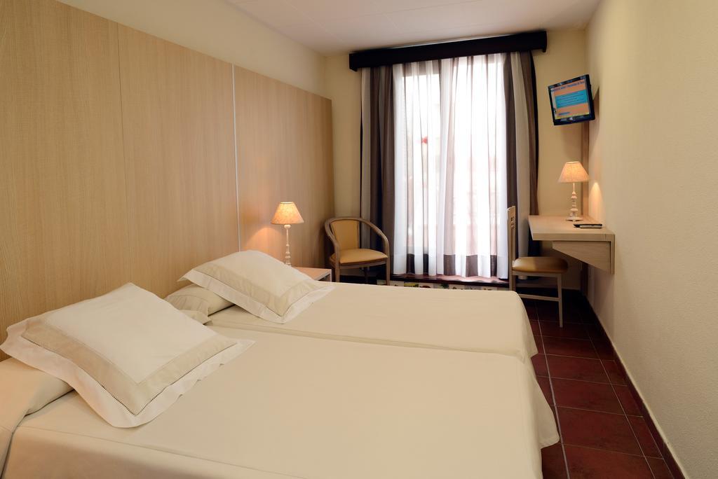 Hotel Capri ตอสซาเดมาร์ ภายนอก รูปภาพ